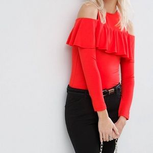💃🏻NWOT ASOS Top w/ Cold Shoulder Ruffle Detail